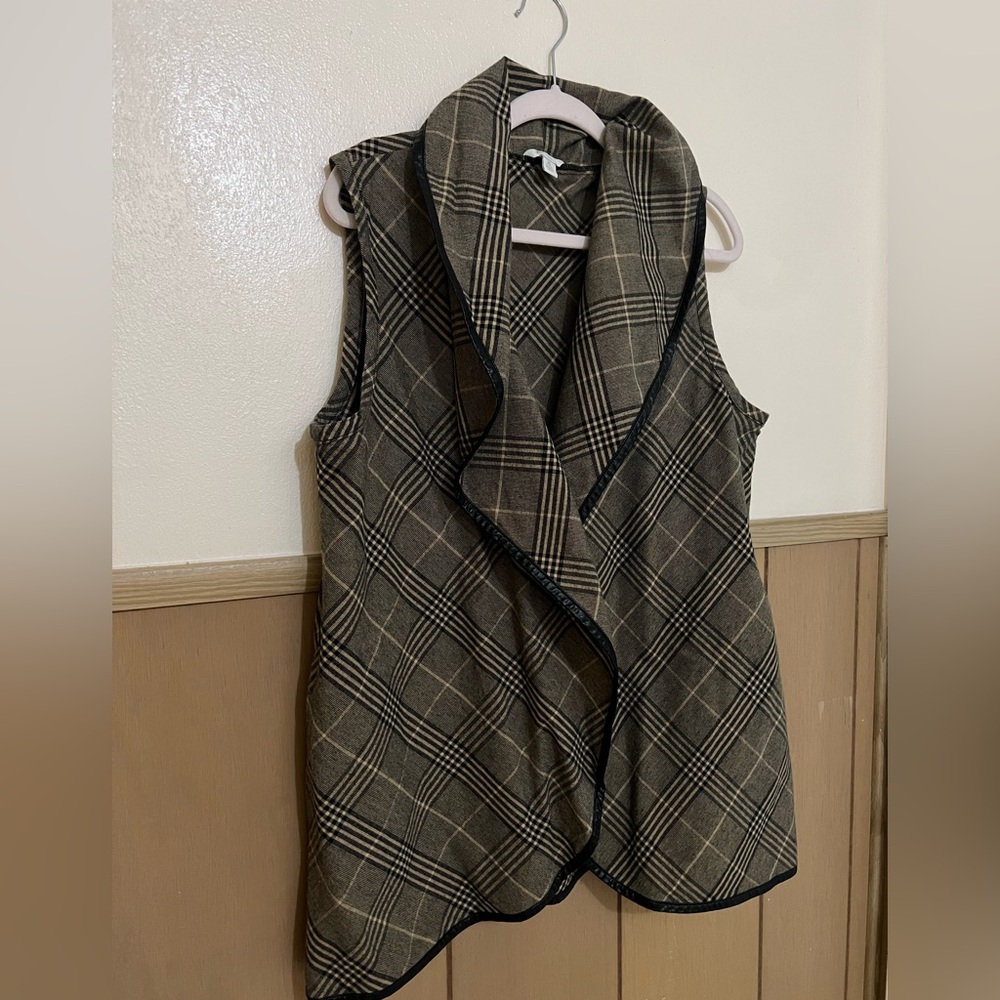 EST. 1946 XL Plaid Sleeveless Vest